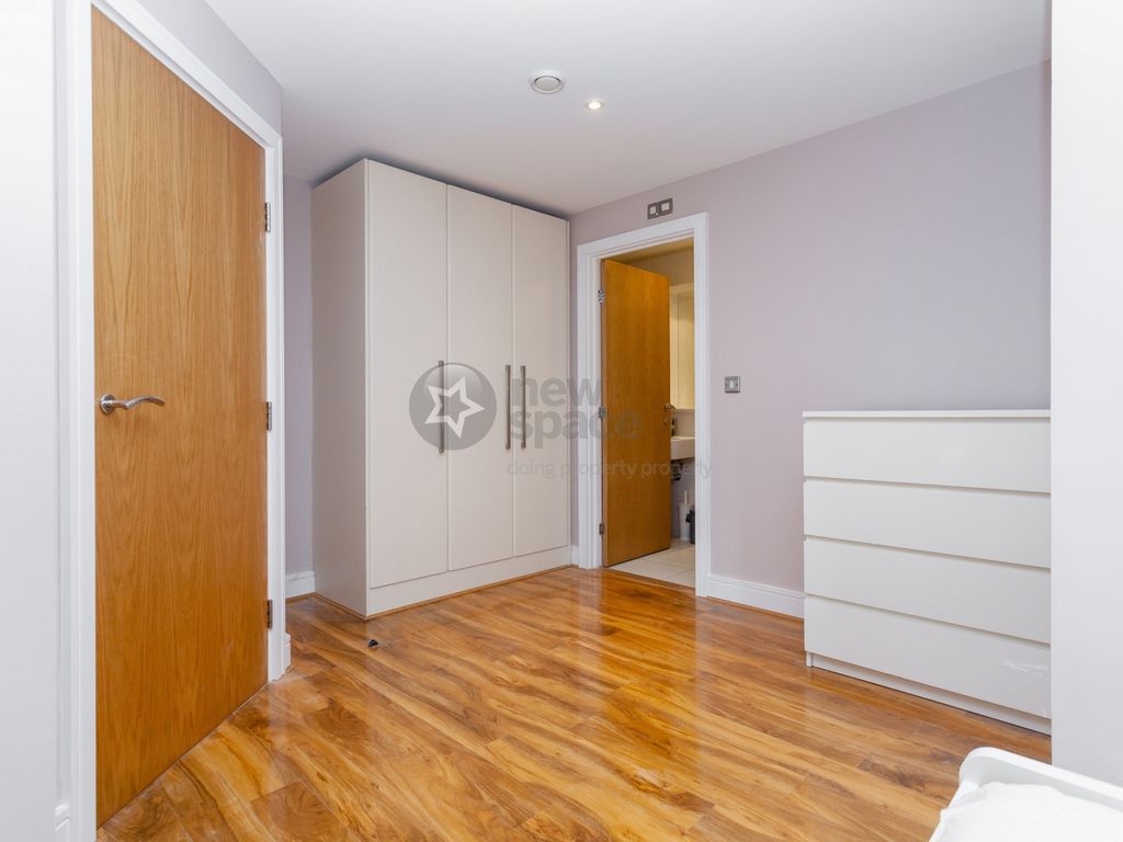 2 bed flat to rent in Cheshire Street, Shoreditch E2, £2,500 pcm