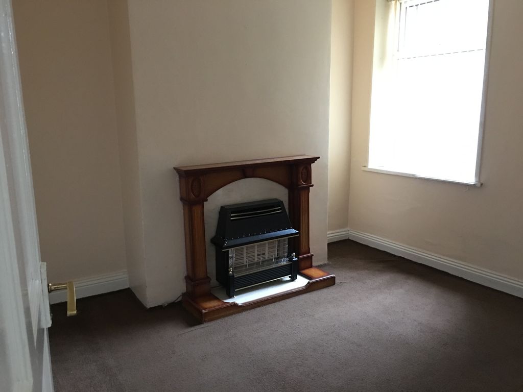 2 bed terraced house to rent in Akam Road, Bradford BD1, £650 pcm