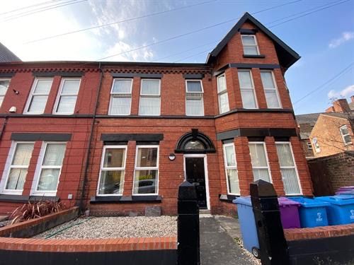 2 bed flat to rent in Broughton Drive, Liverpool L19, £850 pcm
