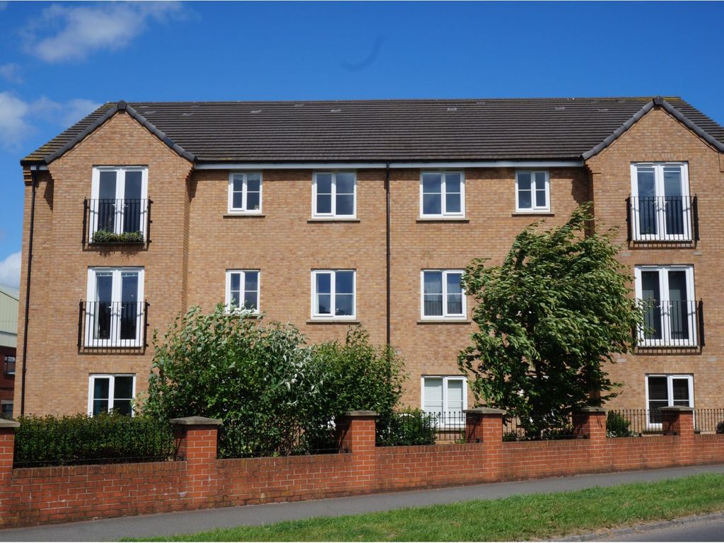 2 bed flat for sale in Dunstone Heights, Penistone, Sheffield S36, £118,000