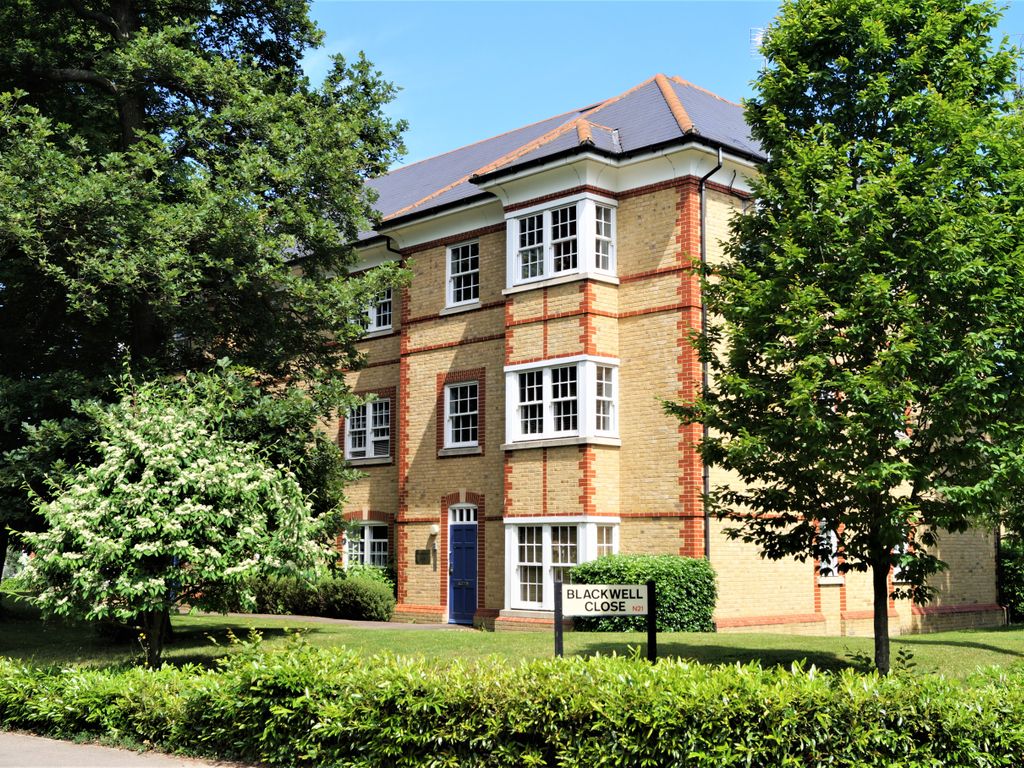 2 bed flat for sale in Blackwell Close, Highlands Village, Winchmore Hill N21, £349,950
