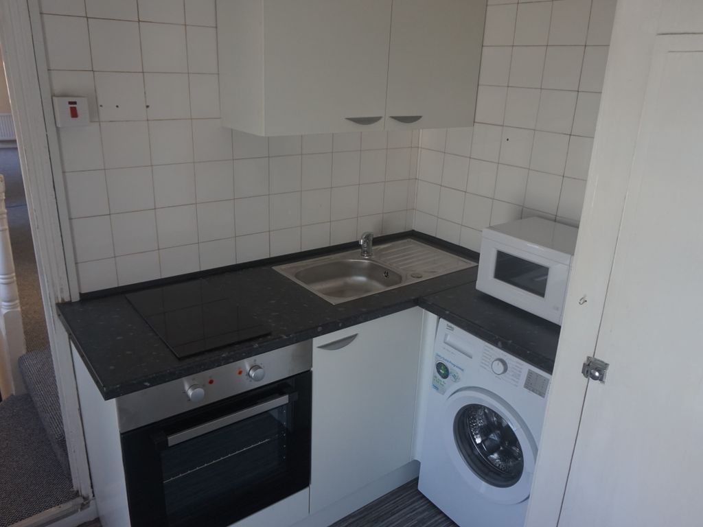 1 bed flat to rent in Strathnairn Street, Cardiff CF24, £775 pcm