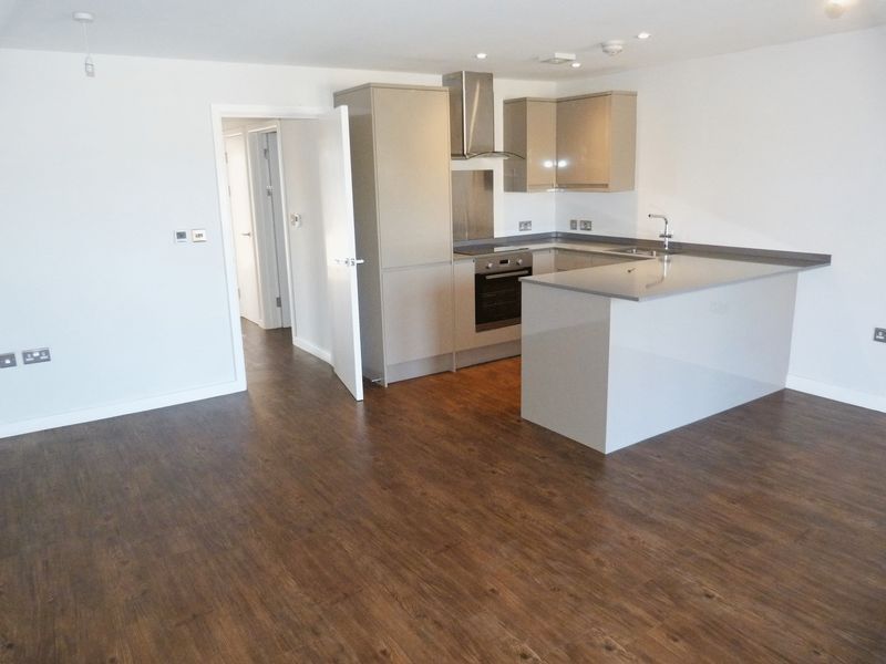 2 bed flat to rent in Medina Breeze Walk, Binfield, Newport PO30, £850 pcm