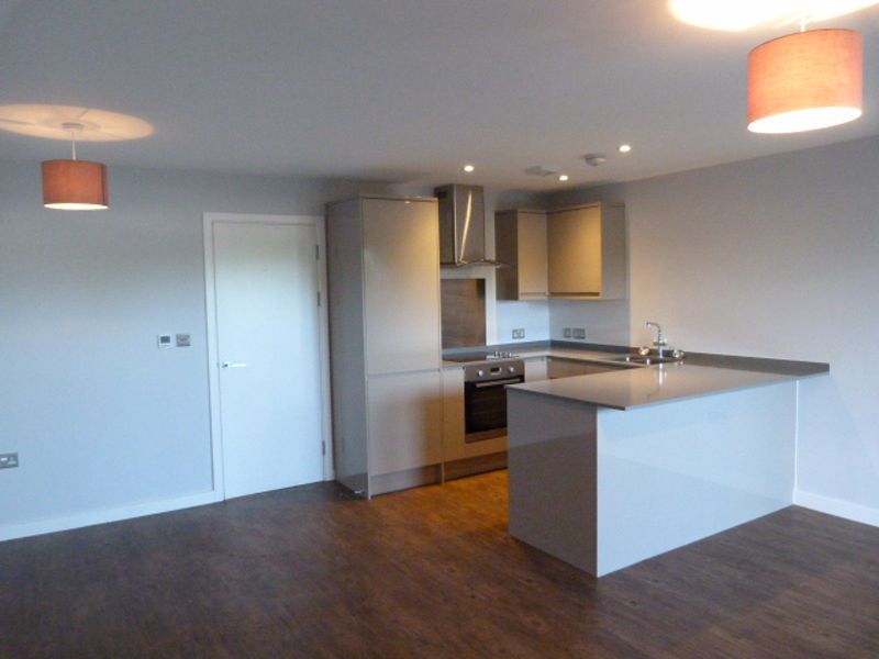 2 bed flat to rent in Medina Breeze Walk, Binfield, Newport PO30, £850 pcm