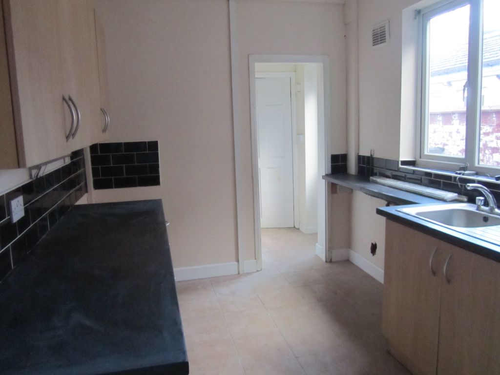 3 bed semi-detached house to rent in Princes Avenue, Nuneaton, Warwickshire CV11, £950 pcm