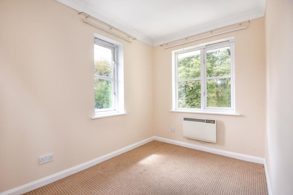 2 bed flat to rent in High Wycombe, Buckinghamshire HP11, £1,250 pcm