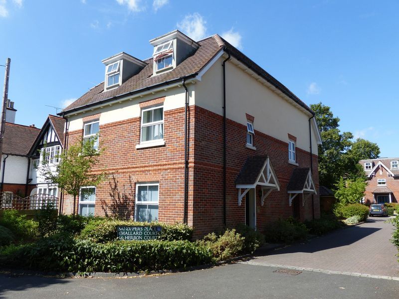 2 bed flat for sale in Sandpipers Place, Cookham, Maidenhead SL6, £369,950