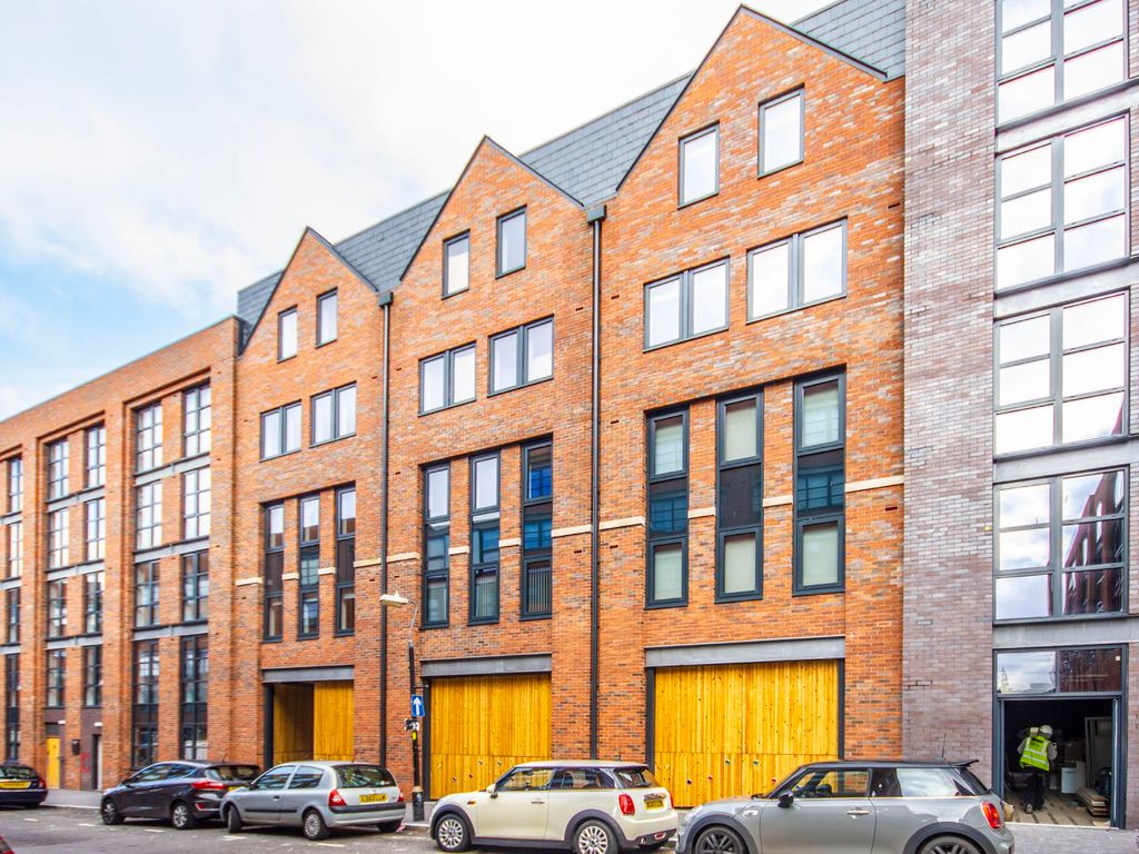 3 bed flat for sale in Summer House, Pope Street, Jewellery Quarter B1, £345,000