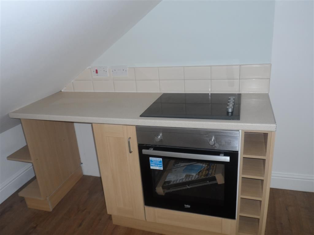 Studio to rent in Lower Road, Sutton SM1, £1,100 pcm