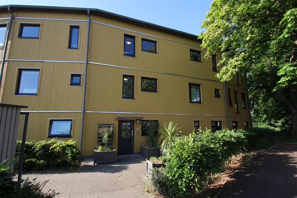 2 bed flat to rent in The Serpentine, Aylesbury HP19, £1,350 pcm