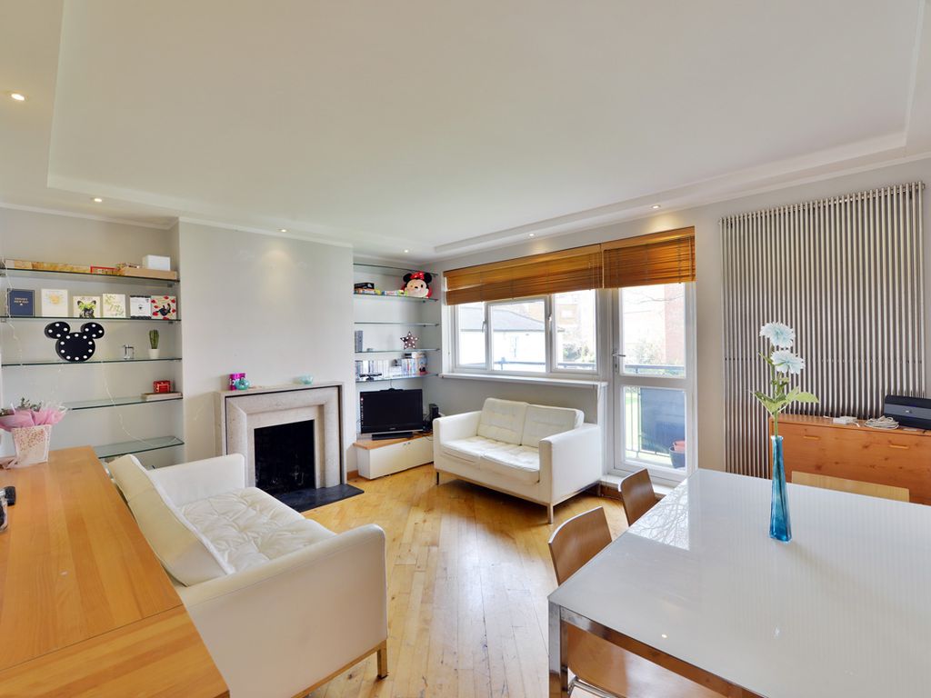 3 bed flat for sale in Fulham Park Road, Fulham SW6, £550,000