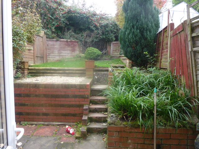 2 bed terraced house to rent in Abbots Way, Yeovil BA21, £850 pcm