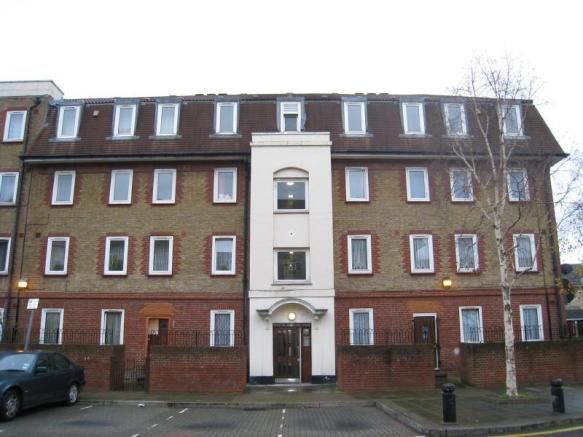 2 bed flat to rent in Teasel Way, London E15, £1,450 pcm