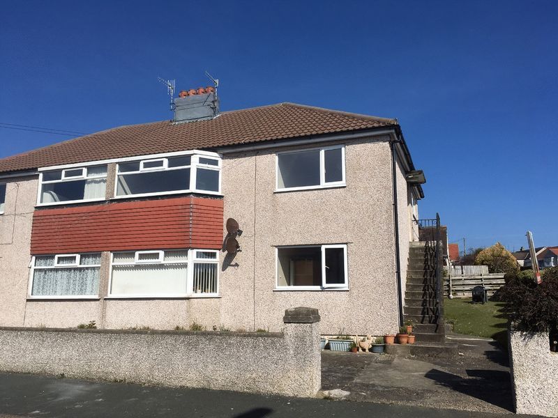 2 bed flat to rent in Central Drive, Onchan, Isle Of Man IM3, £750 pcm