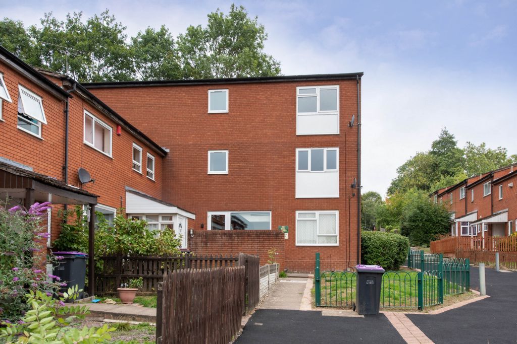 2 bed flat for sale in Chirbury, Stirchley TF3, £99,995