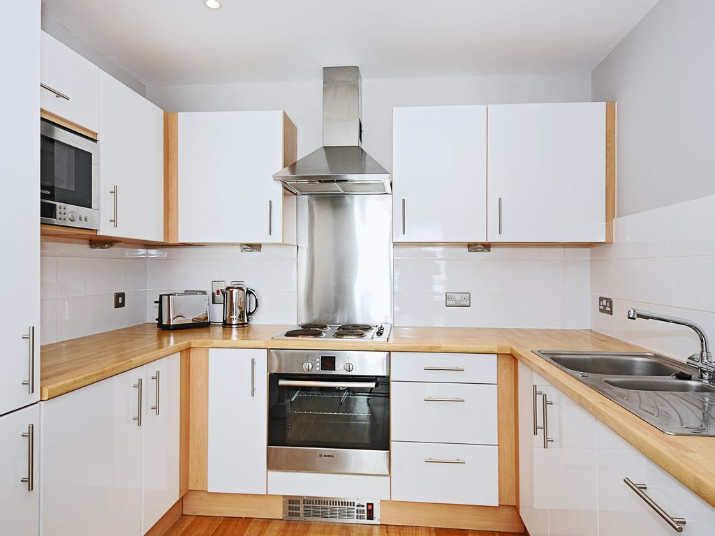 1 bed flat to rent in Bute Terrace, Cardiff CF10, £1,300 pcm