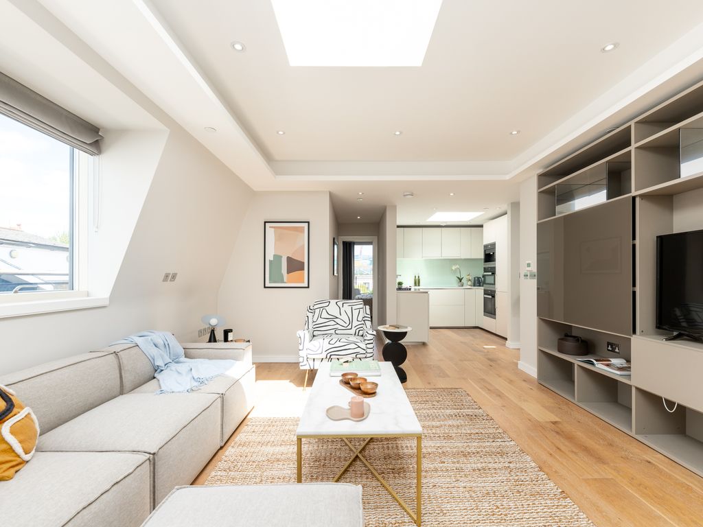 3 bed penthouse for sale in Great Newport Street, Covent Garden WC2H, £2,750,000