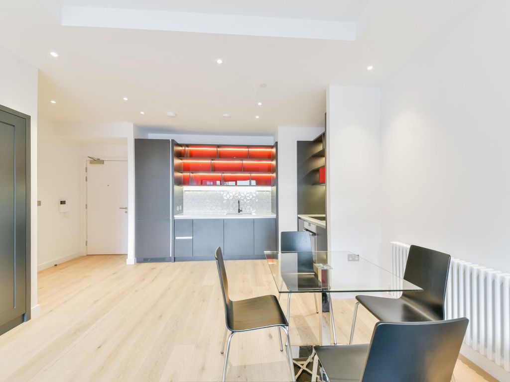 1 bed flat to rent in Modena House, London City Island, London E14, £2,210 pcm