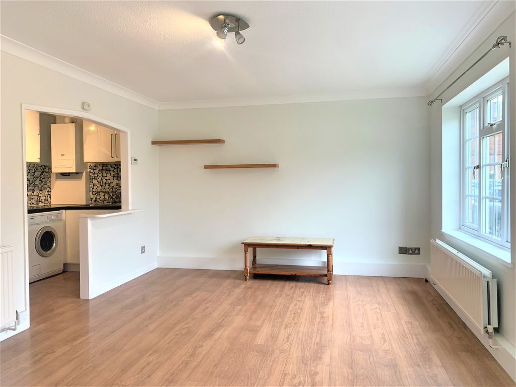 1 bed flat to rent in Abbottsmede Close, Twickenham TW1, £1,400 pcm