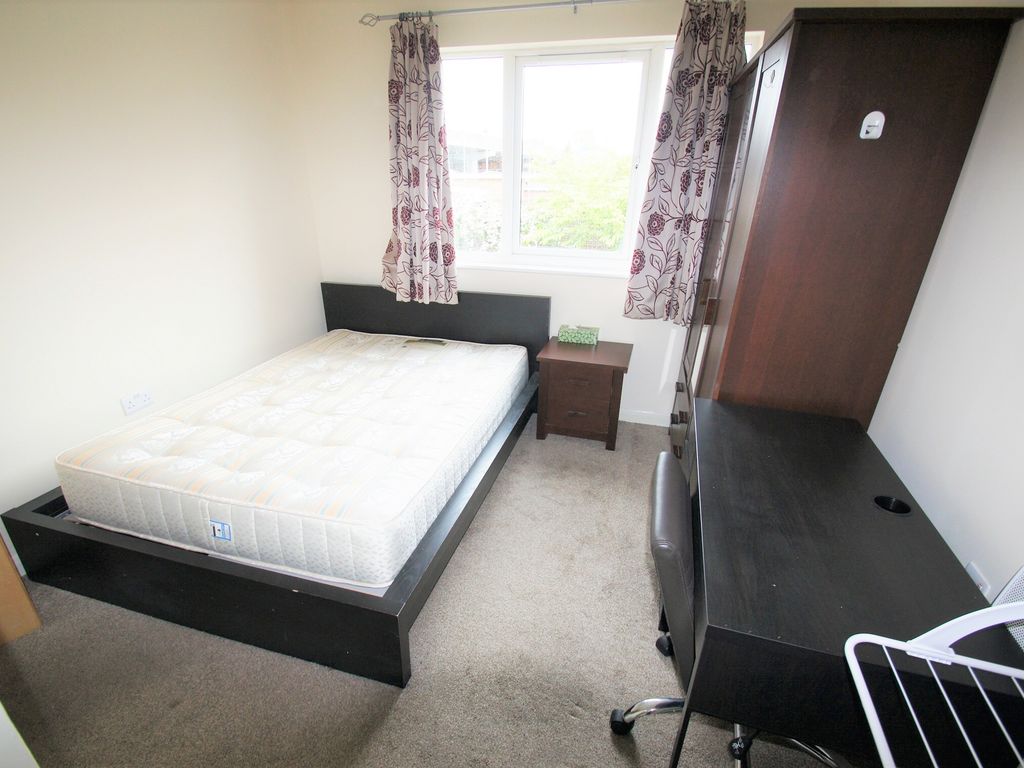 2 bed flat to rent in Conisbrough Keep, Coventry CV1, £1,300 pcm