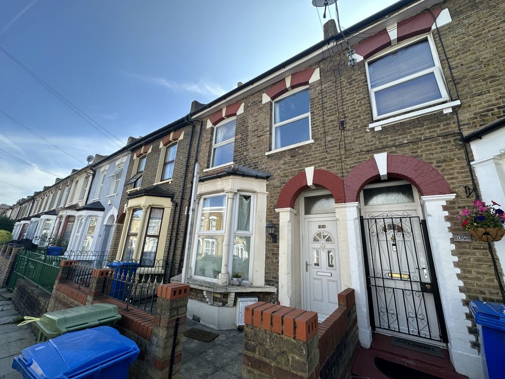 5 bed terraced house to rent in Brayards Road, Peckham SE15, £3,250 pcm