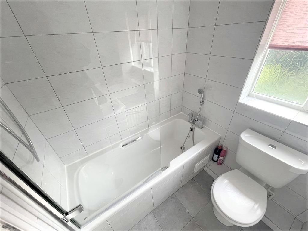 3 bed detached house to rent in Carnegie Drive, Wednesbury WS10, £1,200 pcm