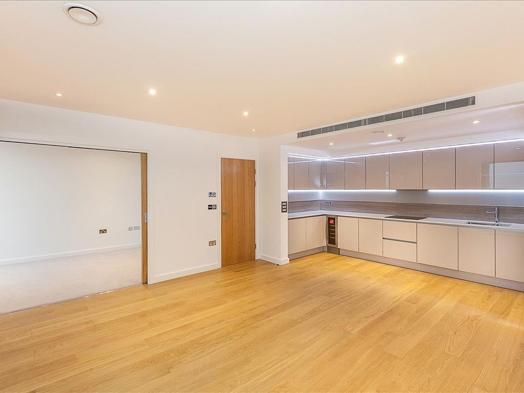 3 bed flat to rent in Holland Park Avenue, London W11, £5,200 pcm