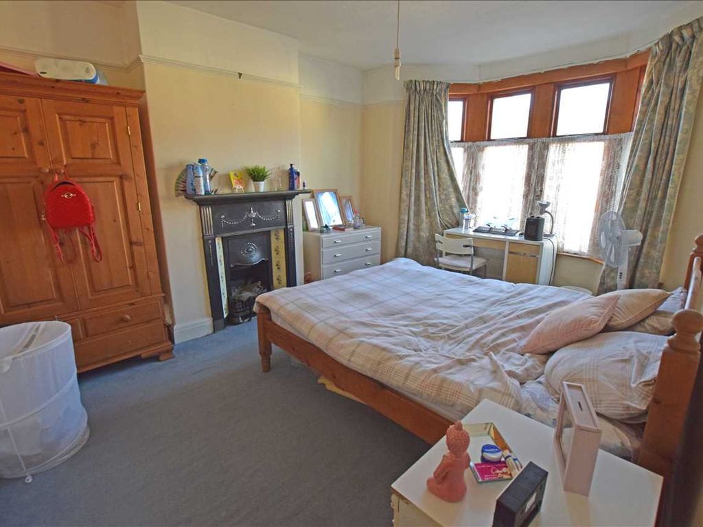 3 bed terraced house to rent in Longspears Avenue, Heath/Gabalfa, Cardiff CF14, £1,350 pcm