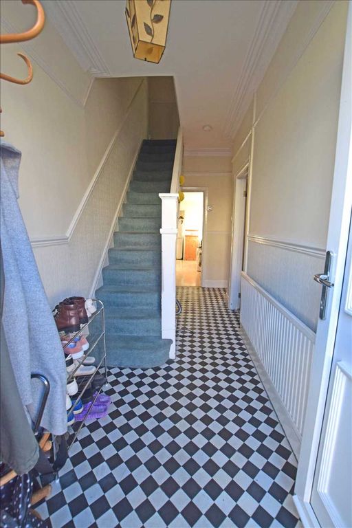 3 bed terraced house to rent in Longspears Avenue, Heath/Gabalfa, Cardiff CF14, £1,350 pcm