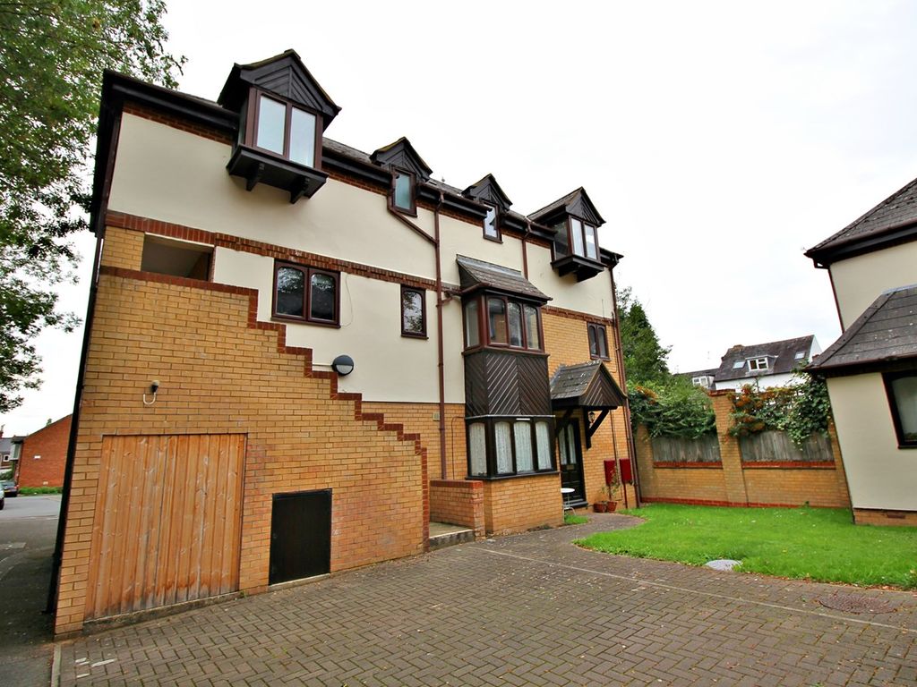 2 bed flat to rent in St Annes Road, Hitchin SG5, £1,200 pcm