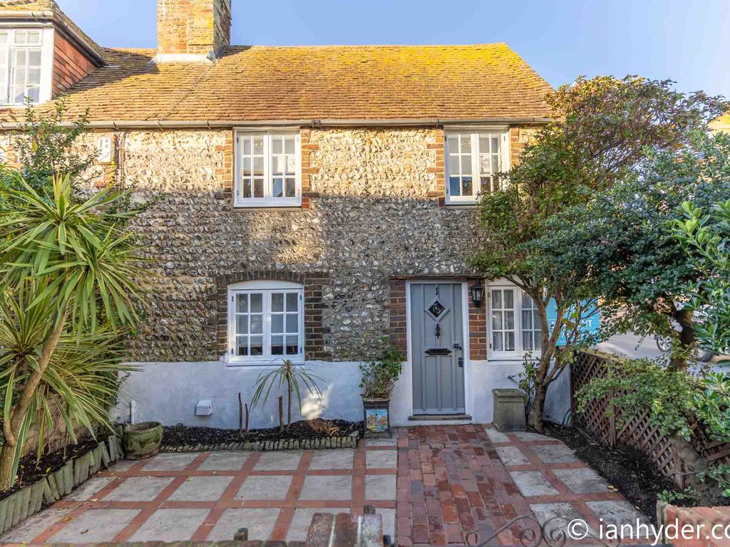 2 bed cottage to rent in Margos Mews, High Street, Rottingdean, Brighton BN2, £1,500 pcm