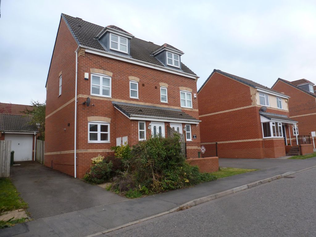 4 bed property to rent in Pipistrelle Way, Oadby, Leicester LE2, £1,350 pcm
