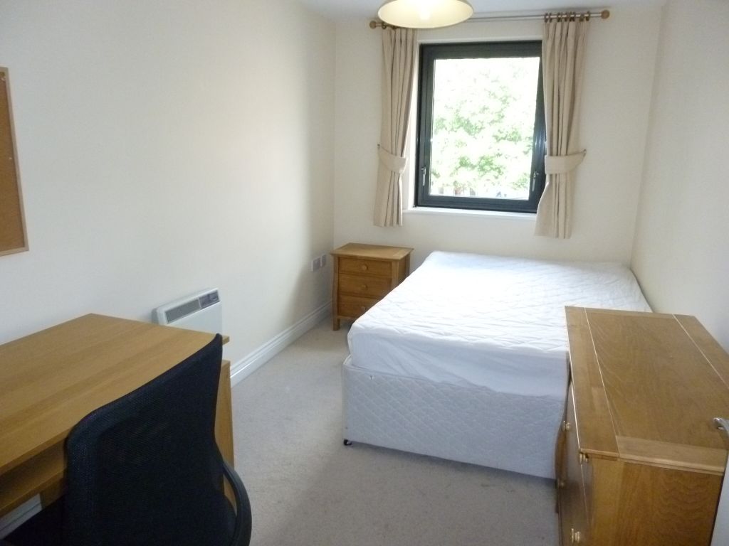 3 bed flat to rent in New North Road, Exeter EX4, £2,280 pcm