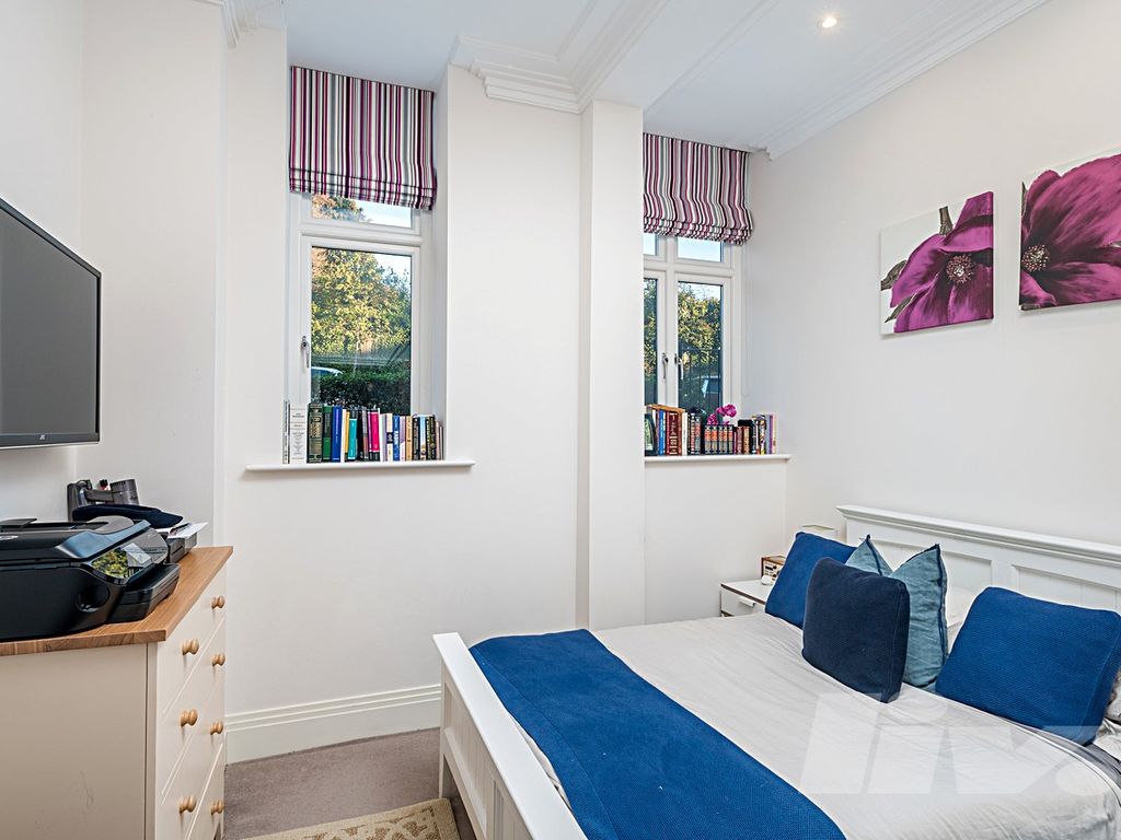 2 bed flat for sale in Havanna Drive, Golders Green NW11, £675,000
