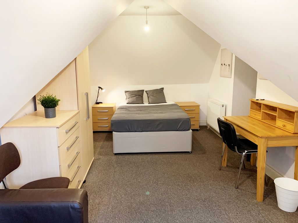 Room to rent in Christchurch Road, Reading RG2, £825 pcm