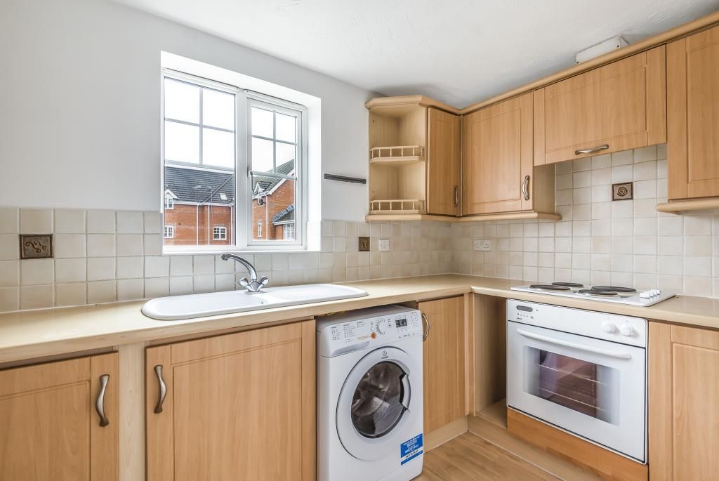 2 bed flat to rent in Newbury, Berkshire RG14, £1,150 pcm