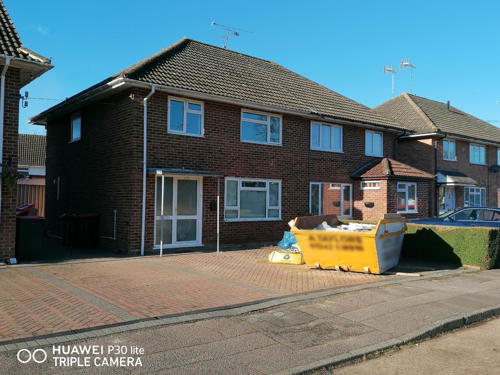 3 bed semi-detached house to rent in Burns Road, Crawley RH10, £2,200 pcm