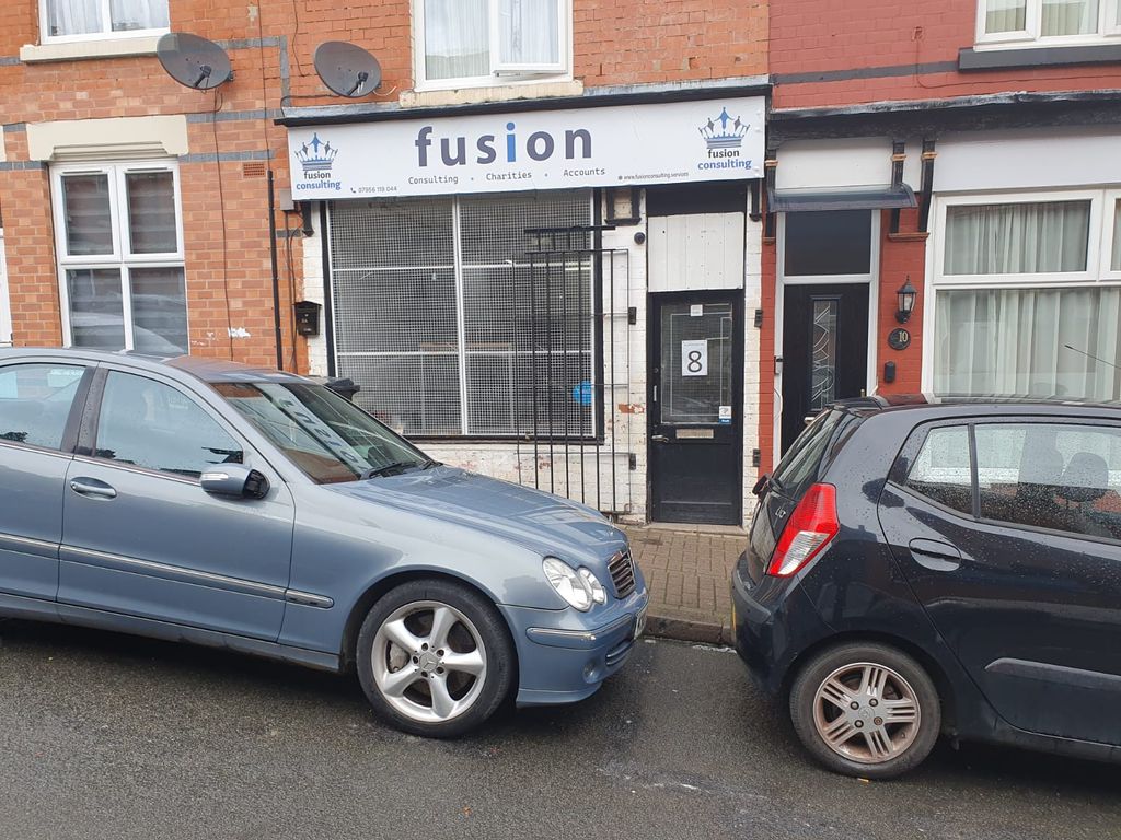Retail premises to let in 8 Dronfield Street, Leicester LE5, £6,000 pa