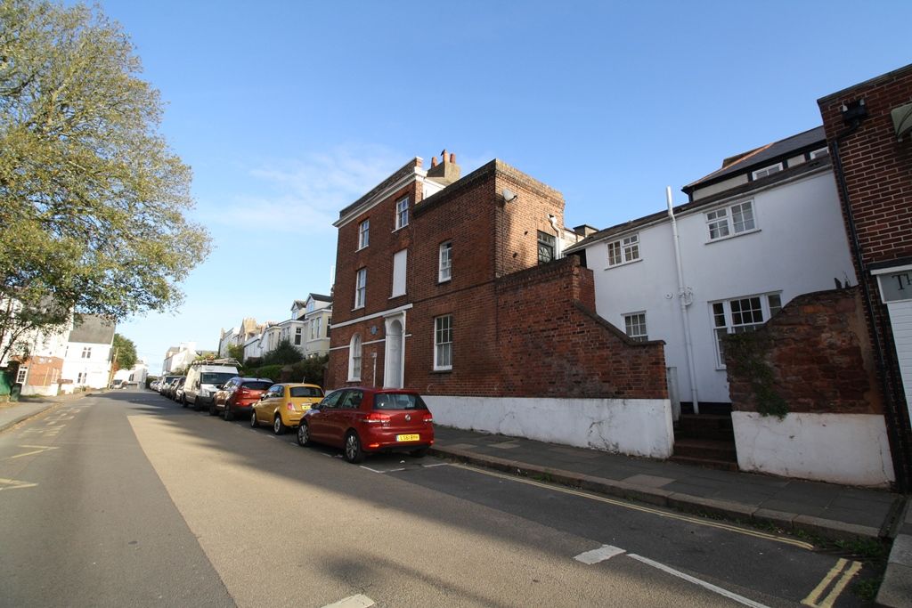 4 bed terraced house to rent in St. Davids Hill, Exeter EX4, £2,200 pcm