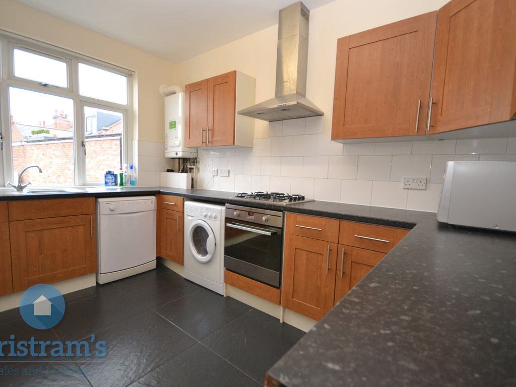 3 bed flat to rent in High Road, Beeston, Nottingham NG9, £1,885 pcm