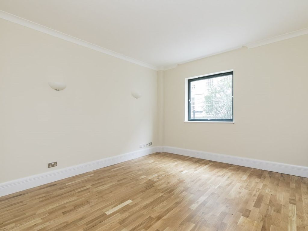 1 bed flat for sale in Forum Magnum Square, London, London SE1, £480,000