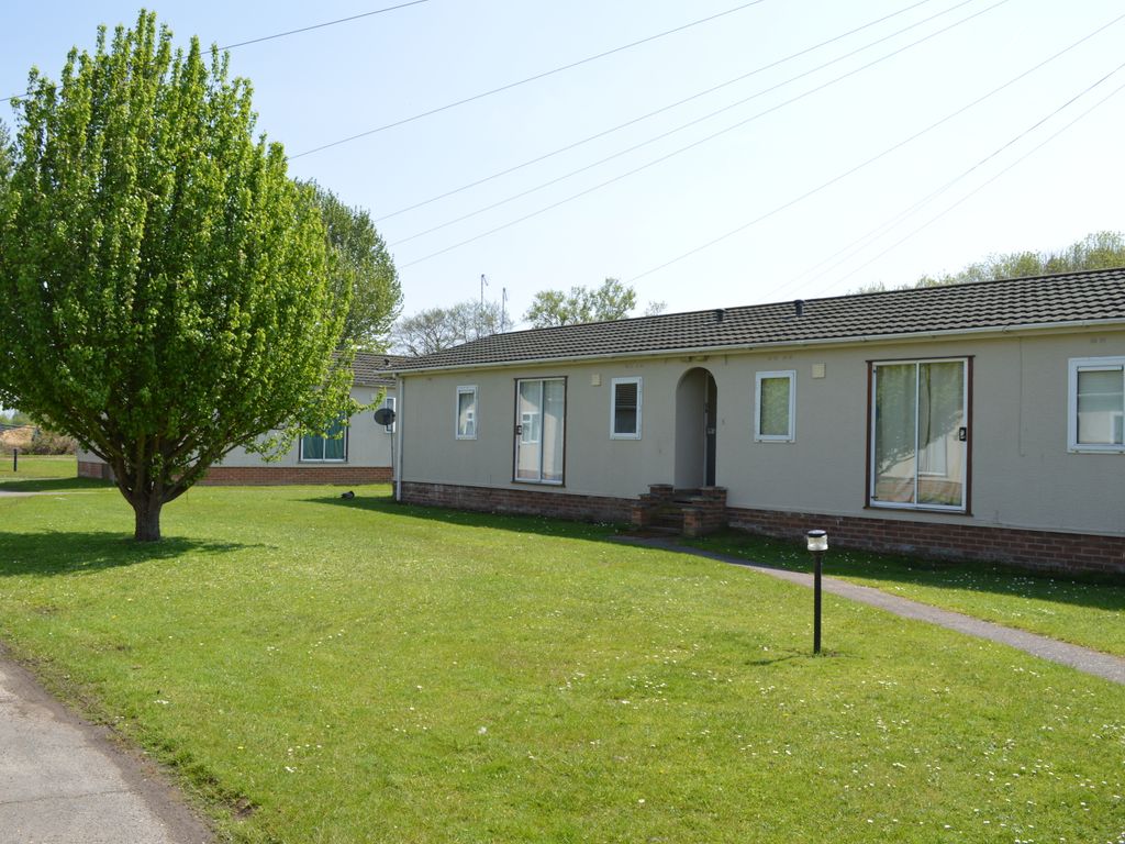 1 bed mobile/park home to rent in Moor Farm, Moor Lane, Calverton, Nottingham NG14, £303 pcm