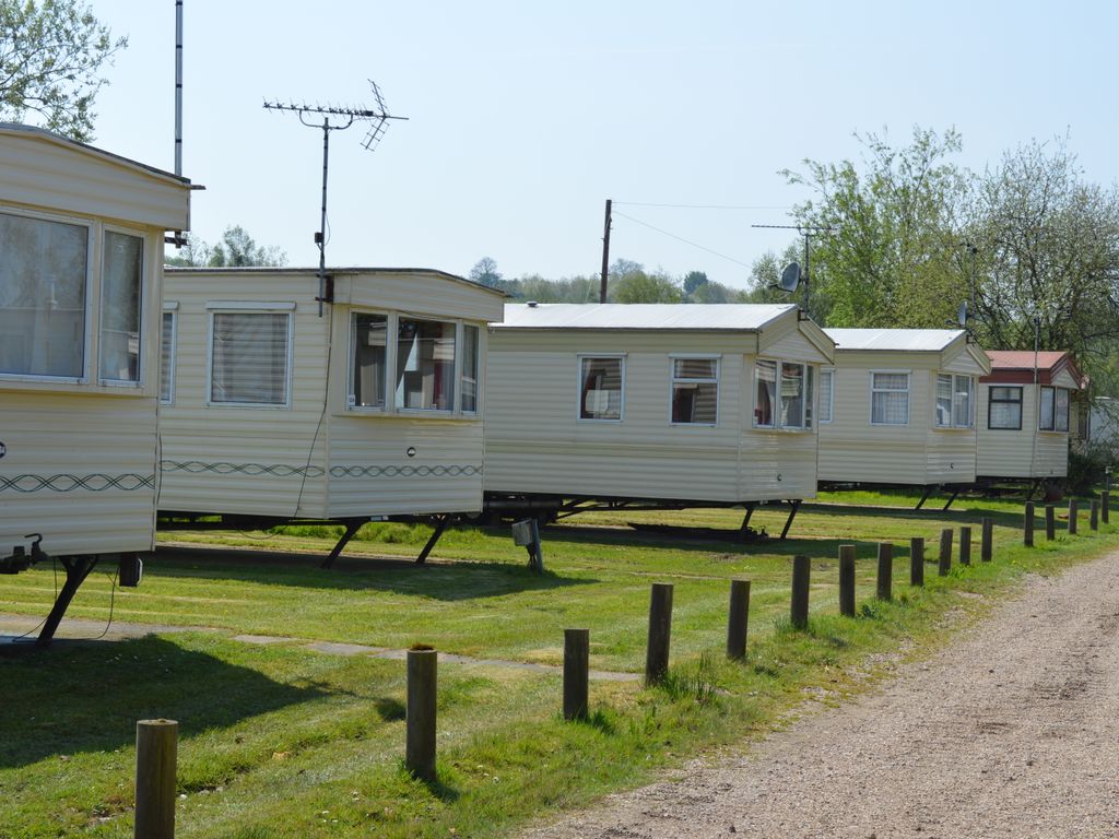 2 bed mobile/park home to rent in Moor Farm, Moor Lane, Calverton, Nottingham NG14, £303 pcm
