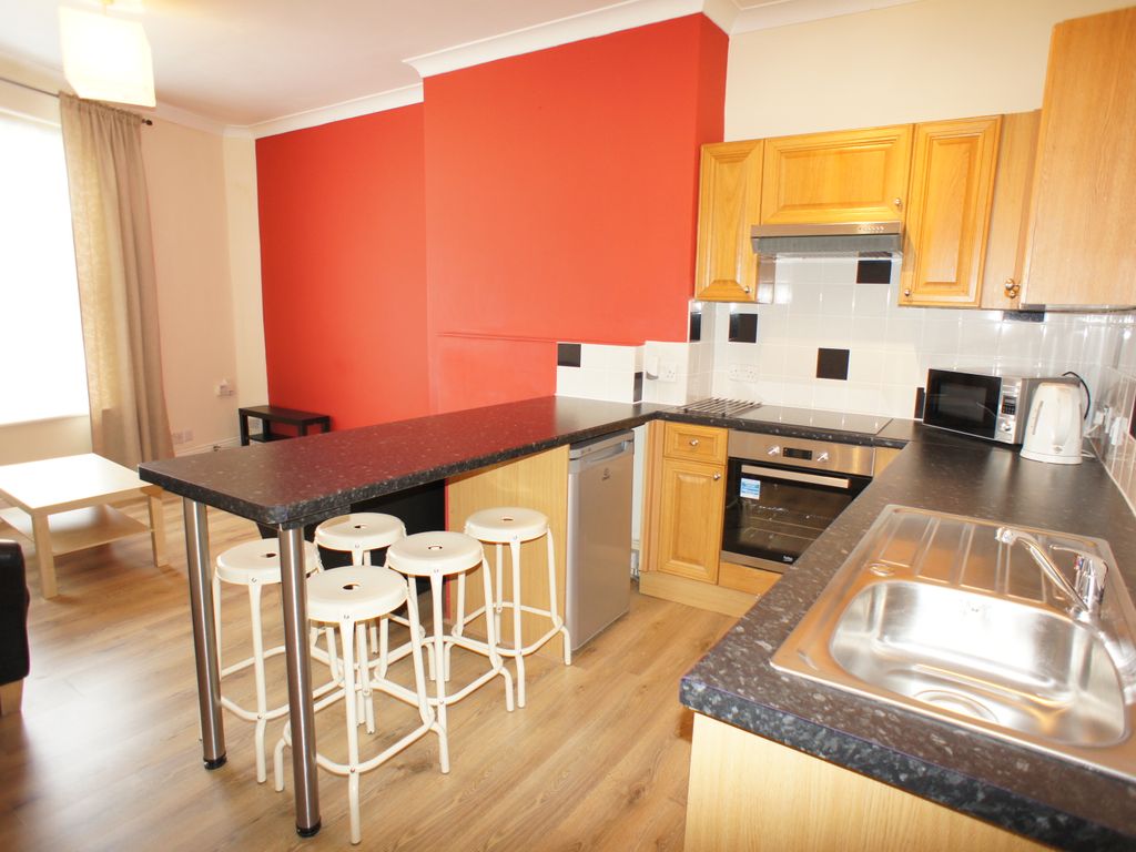 5 bed flat to rent in Gloucester Road, Bishopston, Bristol BS7, £3,125 pcm