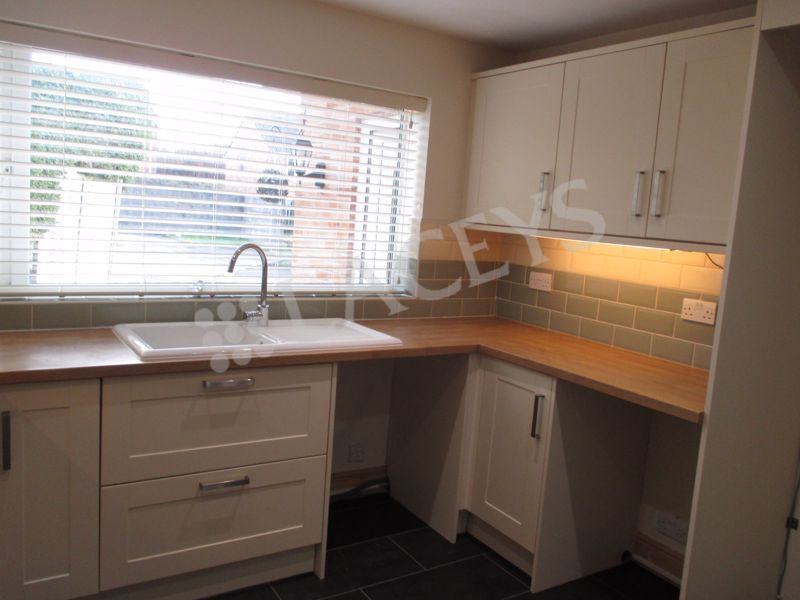 3 bed semi-detached house to rent in Thatcham Park, Yeovil BA21, £1,150 pcm