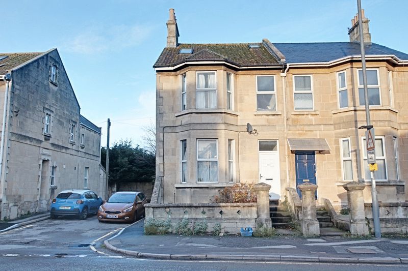 4 bed flat to rent in Lower Bristol Road, Bath BA2, £2,300 pcm