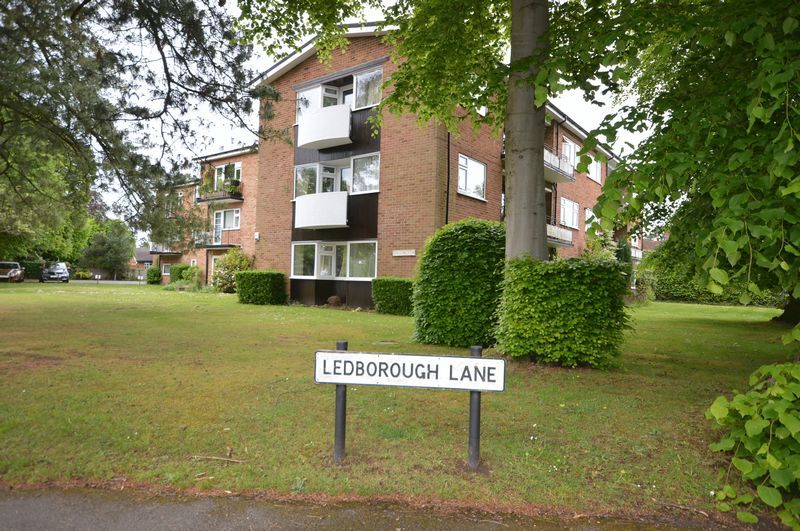 3 bed flat to rent in Penn Road, Beaconsfield HP9, £1,695 pcm