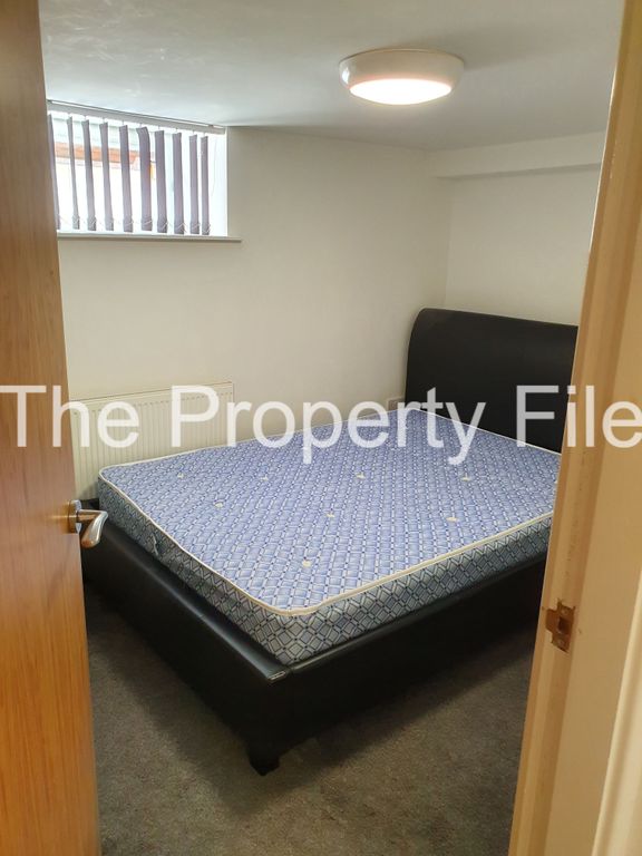 2 bed flat to rent in Anson Road, Victoria Park M14, £1,000 pcm