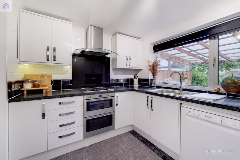 2 bed terraced house for sale in Brierley Avenue, London N9, £399,995