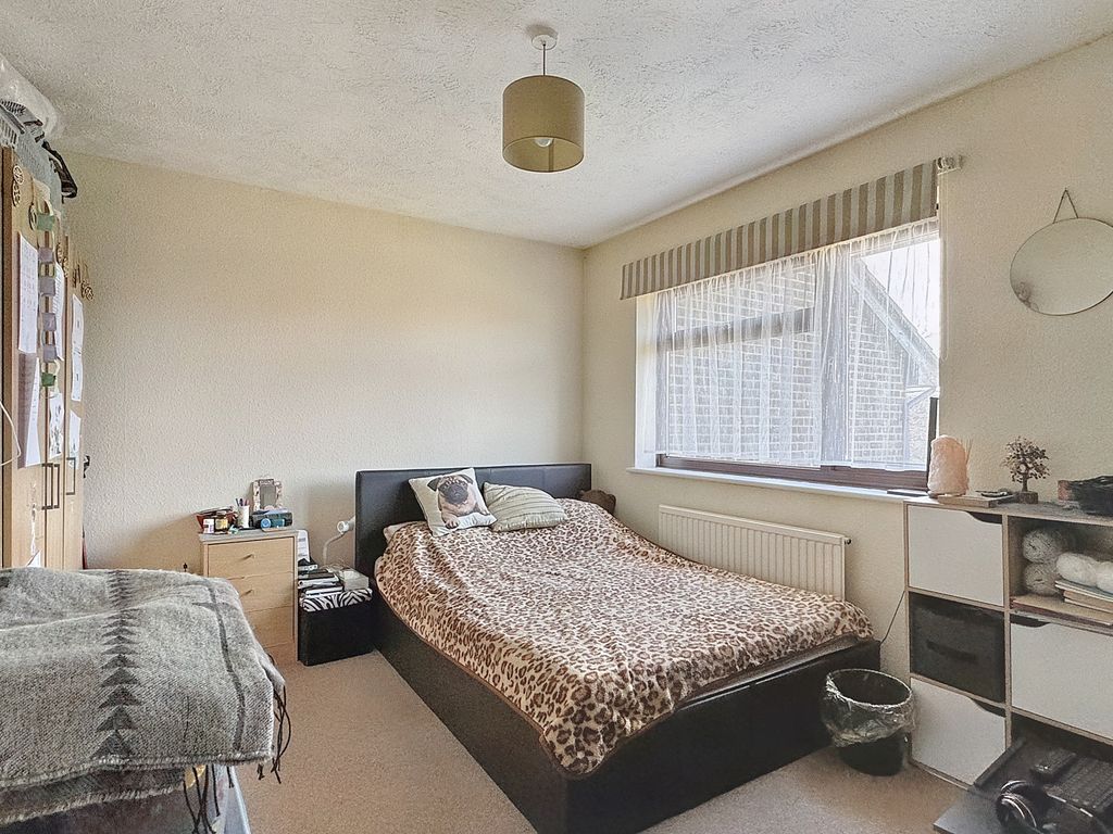 3 bed terraced house to rent in Juniper Close, Ashford TN23, £1,375 pcm
